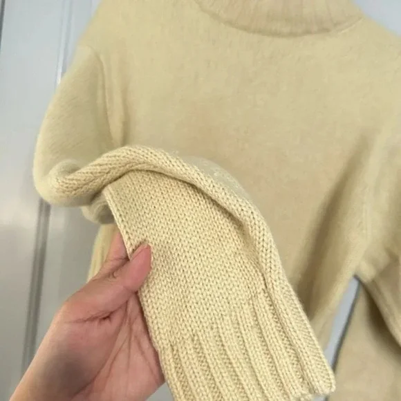 Aritzia Wilfred Free Knit Chunky Cropped Sweater 100% merino wool butter yellow - Picture 9 of 10